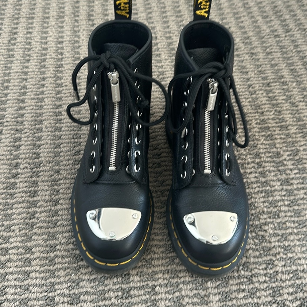 Dr Martens version of the Pascal sold in London only. Size 7